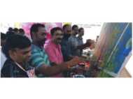 വെക്കേഷന്‍ വെറുതെ കളയാനുള്ളതല്ല;  ചായങ്ങള്‍കൊണ്ട് പ്രതിഷേധം തീര്‍ത്ത് അധ്യാപക കൂട്ടായ്മ