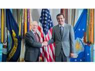 ഖത്തര്‍ അമീര്‍ യുഎസ് പ്രതിരോധ സെക്രട്ടറിയുമായി ചര്‍ച്ച നടത്തി; ഇന്ന് ട്രംപുമായി കൂടിക്കാഴ്ച