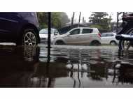 വേനൽമഴ ശക്തം, കാനകള്‍ നിറഞ്ഞു.. ഇടുക്കിയിൽ വെള്ളപ്പൊക്കം.. ഹൈറേഞ്ചും ലോറേഞ്ചും വെള്ളത്തിനടിയിൽ!!