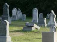 ശ്മശാനത്തിൽ പ്രേതബാധയെന്ന് തൊഴിലാളികൾ; പേടി മാറ്റാൻ എംഎൽഎ ശ്മശാനത്തിൽ കിടന്നുറങ്ങി