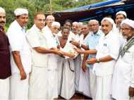 മലപ്പുറം കൊടിഞ്ഞി മസ്ജിദിലെ  പലഹാര വിതരണം ആദ്യം ഹൈന്ദവര്‍ക്ക്