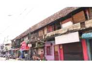 മട്ടാഞ്ചേരി മഹാജനവാടി കെട്ടിടം അപകടാവസ്ഥയില്‍: താമസക്കാര്‍ക്ക് റവന്യൂ വകുപ്പ് നോട്ടീസ്