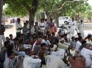 മരണത്തിൽ ആശ്വസിപ്പിക്കാൻ എത്തിയവർക്ക് സദ്യ വിളമ്പിയില്ല; 3 വർഷമായി 30 അംഗ കുടുംബത്തിന് ഊരുവിലക്ക്