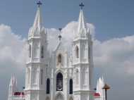 പള്ളി ഓഫീസിലേക്ക് വിളിച്ചു വരുത്തി വൈദികന്‍ യുവതിയെ ബലാത്സംഗം ചെയ്തു; വൈദികനെതിരെ പോലീസ് കേസ്