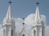 കുമ്പസാര രഹസ്യം ചോർത്തി പീഡനം; ഒളിവിലായിരുന്ന രണ്ട് വൈദികർ കൂടി കീഴടങ്ങി