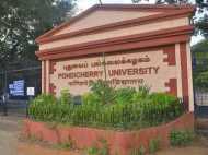 പോണ്ടിച്ചേരി യൂണിവേഴ്‌സിറ്റിയിലും കാവിവല്‍ക്കരണം... പ്രതിഷേധവുമായി വിദ്യാര്‍ത്ഥികള്‍!!