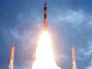 ബ്രിട്ടന്‌റെ രണ്ട് ഉപഗ്രഹങ്ങളുമായി പിഎസ്എൽവി കുതിച്ചു;  ഐഎസ്ആർഒയ്ക്ക് ലഭിക്കുക 200 കോടി രൂപ