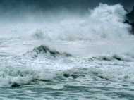 കേരള തീരത്ത് ശക്തമായ തിരമാലകൾക്ക് സാധ്യത; കള്ളക്കടൽ പ്രതിഭാസവും സ്പ്രിങ് ടൈഡും, ജാഗ്രത നിർദേശം