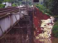 തീവണ്ടിപ്പാലത്തില്‍  മണ്ണിടിച്ചില്‍: ചാലക്കുടി പാലത്തില്‍  ട്രെയിനുകള്‍ക്ക് വേഗനിയന്ത്രണം