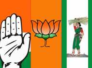 ഉപതിരഞ്ഞെടുപ്പ് പുരോഗമിക്കുന്നു; പെരുമാറ്റച്ചട്ടം ലംഘിച്ച പ്രവര്‍ത്തകരെ പോലീസ് നീക്കം ചെയ്തു