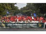 സമര കാഹളം മുഴക്കി കർഷകർ; അവകാശങ്ങൾ നേടിയെടുക്കാൻ പാർലമെന്റ് മാർ‌ച്ച് ഇന്ന്