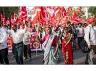 കർഷകമാർച്ചിന് പിന്തുണയേറുന്നു... ടോയ്ലെറ്റ് ഒരുക്കി ദില്ലി സർക്കാർ, ഭക്ഷണവുമായി വിദ്യാർത്ഥികൾ...