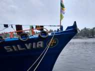 മത്സ്യ ബന്ധന ബോട്ടിൽ കപ്പലിടിച്ചെന്ന് തൊഴിലാളികൾ: ബോട്ട് ഇടിച്ചതാണെന്ന്‌ കപ്പൽ, സംഭവം പൊന്നാനിയിൽ!!!