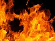 തൃശൂരിൽ ബി ടെക് വിദ്യാർത്ഥിനിയെ  പെട്രോളൊഴിച്ച് തീകൊളുത്തി കൊലപ്പെടുത്തി, യുവാവ് പിടിയിൽ