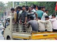 ഇതരസംസ്ഥാന തൊഴിലാളികളുടെ എണ്ണത്തിൽ പെരുമ്പാവൂരിനെ പിന്തള്ളി പയ്യന്നൂർ, ഒരു മാസം അയക്കുന്നത് 13 കോടി!