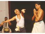 കഥകളിലയിലുണ്ട് കളരിസ്വാധീനം:  കളരിയാശാന്‍ പിന്നെ  കഥകളിയാശാനായി മാറി