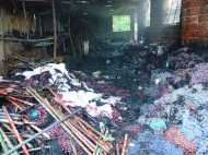 തൃശൂരിൽ പ്ലാസ്റ്റിക് ഫാക്ടറിയില്‍  തീപിടിത്തം: ലക്ഷങ്ങള്‍ നഷ്ടമെന്ന്, സാധനങ്ങൾ കത്തിനശിച്ചു!!