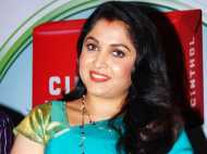 നടി രമ്യാ കൃഷ്ണന്‍ സഞ്ചരിച്ച കാറില്‍ നിന്ന് മദ്യ കുപ്പികള്‍ പിടിച്ചെടുത്തു, ഒപ്പം സഹോദരിയും