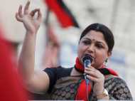 ഖുശ്ബുവിന്റെ കാറപകടം വ്യാജമോ? നിങ്ങൾ സംസാരിക്കുന്നത് ഭീരുവിനെപ്പോലെ.. വിമർശകന്റെ വായടച്ച് നടി!!