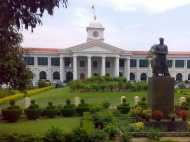 മരംമുറിക്കേസ്: ശാലിനിയോട് പകതീരാതെ സർക്കാർ; സെക്രട്ടറിയേറ്റിൽ നിന്ന്  തട്ടിയത് വിദ്യാഭ്യാസ ഡയറക്ടറേറ്റിലേക്ക്