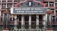 രക്ഷിതാക്കള്‍ക്കൊപ്പം പോകുമെന്ന് പെണ്‍കുട്ടി: ഹൈക്കോടതിയില്‍ ആത്മഹത്യക്ക് ശ്രമിച്ച് യുവാവ്