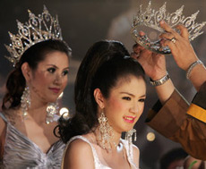 Thanyarasmi Siraphatphakorn won the crown wearing 