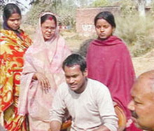 Krishna Soni with wives