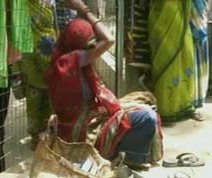 The woman was forced to give birth on a road 