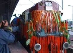 Kolkata-Dhaka Moitree Express flagged off