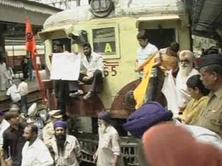 UP IN ARMS: A group of Sikhs protest against the firing incident in Mulund in Mumbai