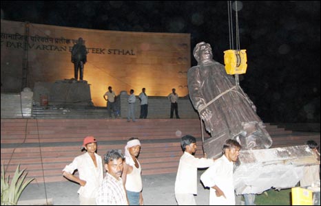 The new statue is heavier and taller than the earlier one 