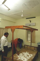 Achuthanandan has close shave as ceiling falls