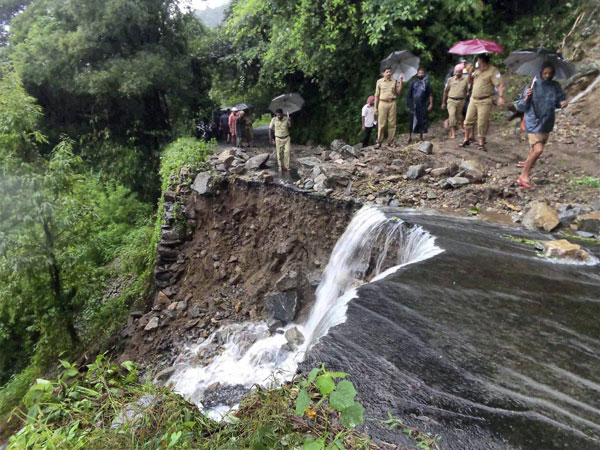 മഴയെടുത്ത വഴി