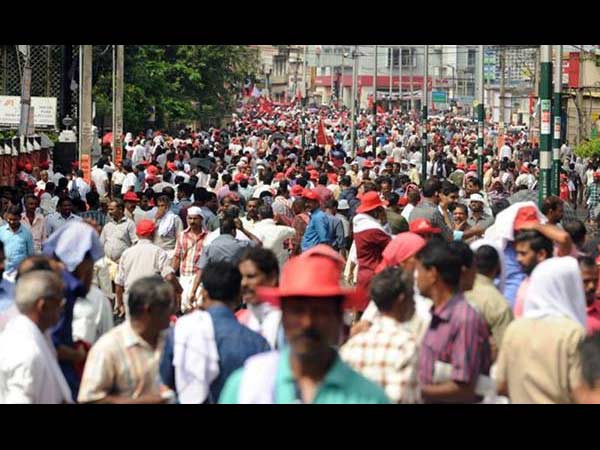 കടല് പോലെ ജനം