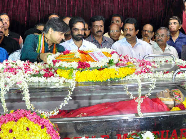 ശശി തരൂര്