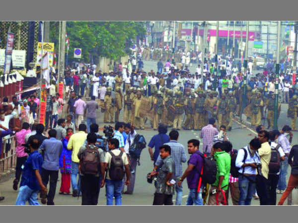 ചെകുത്താനും കടലിനും നടുക്ക്