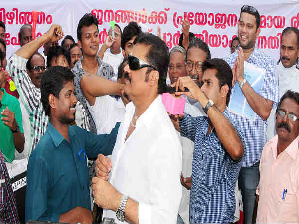 മുടി മുറിയ്ക്കല്