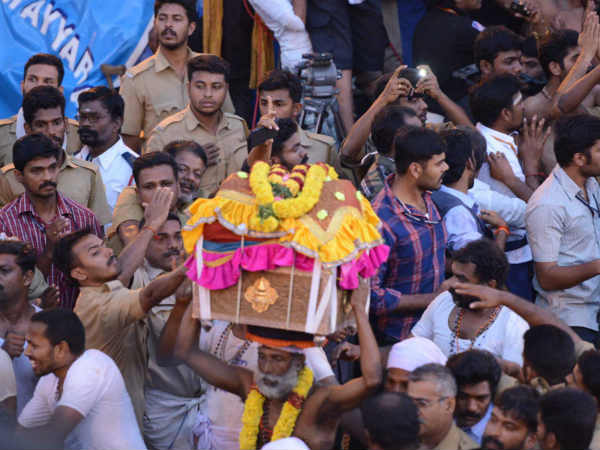 എനിക്കും തൊടണം