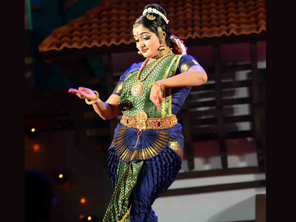 മധുമേക്കും കണ്ണേ...
