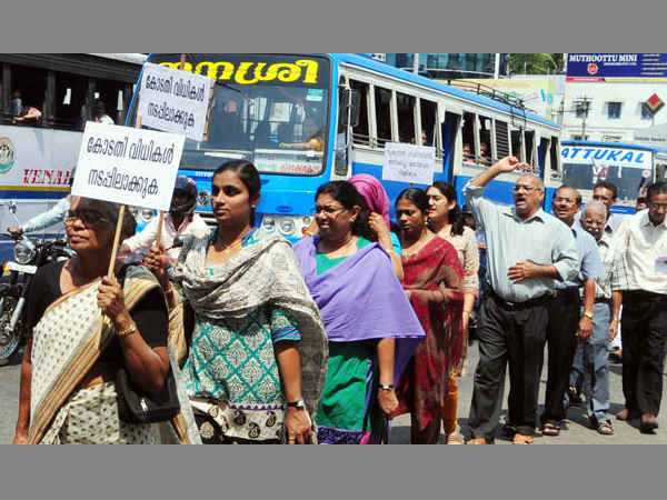 കോടതി വിധി നടപ്പിലാക്കണം