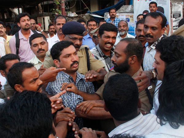 തര്ക്കം മൂത്ത് കയ്യാങ്കളി