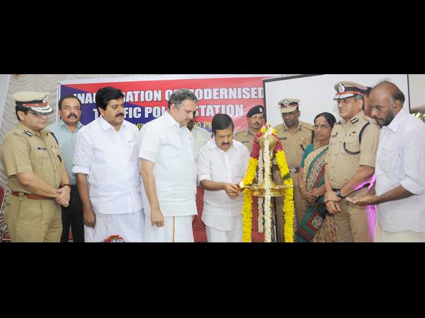 സ്കൂളുകള്ക്ക് കാവല്
