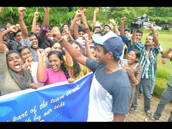 ആവേശം അലതല്ലി