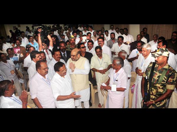 മുരളീധരനെ വീഴ്ത്താന്