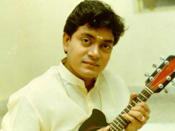 ആറാം വയസ്സില് മാന്ഡലിന് കയ്യില്