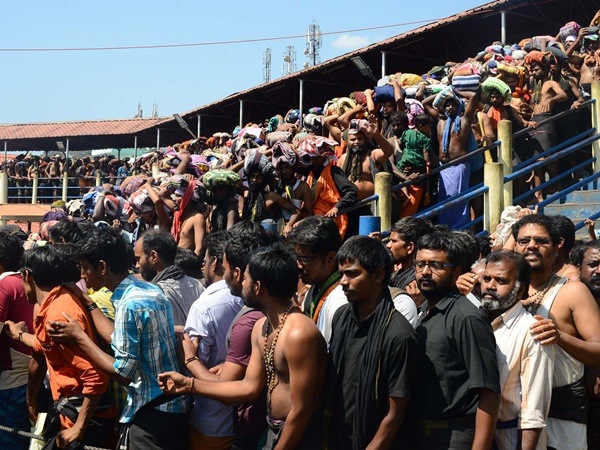 ശരണമന്ത്രങ്ങളാല് മുഖരിതം