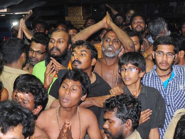 ഭക്തര്ക്കു മുന്നില് നടതുറന്നപ്പോള്