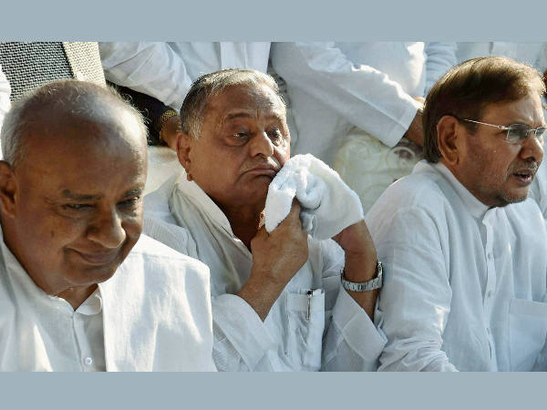 പുതിയ പാര്ട്ടി, പ്രായമായ നേതാക്കള്