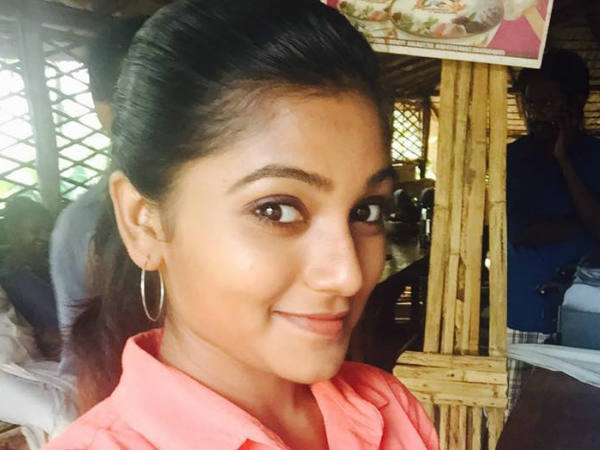 സ്റ്റേജില് പരിചയപ്പെടുത്തിയേനെ