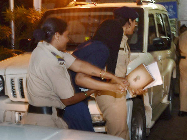 ആര്ക്കും സംശയം തോന്നാത്ത തരത്തില്